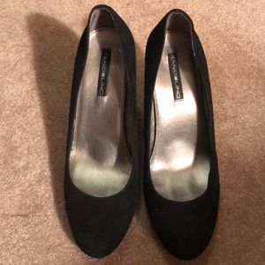 Bandolino black suede pumps. Size 8M. 3 1/2” heel